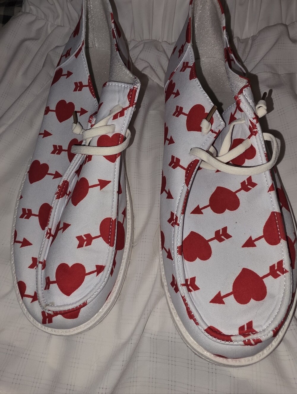 Hey Dude Style Cupid Heart & Arrow Print Canvas Loafers Eur 41 US 9